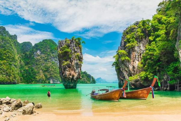 Why Choose a Charter Holiday?